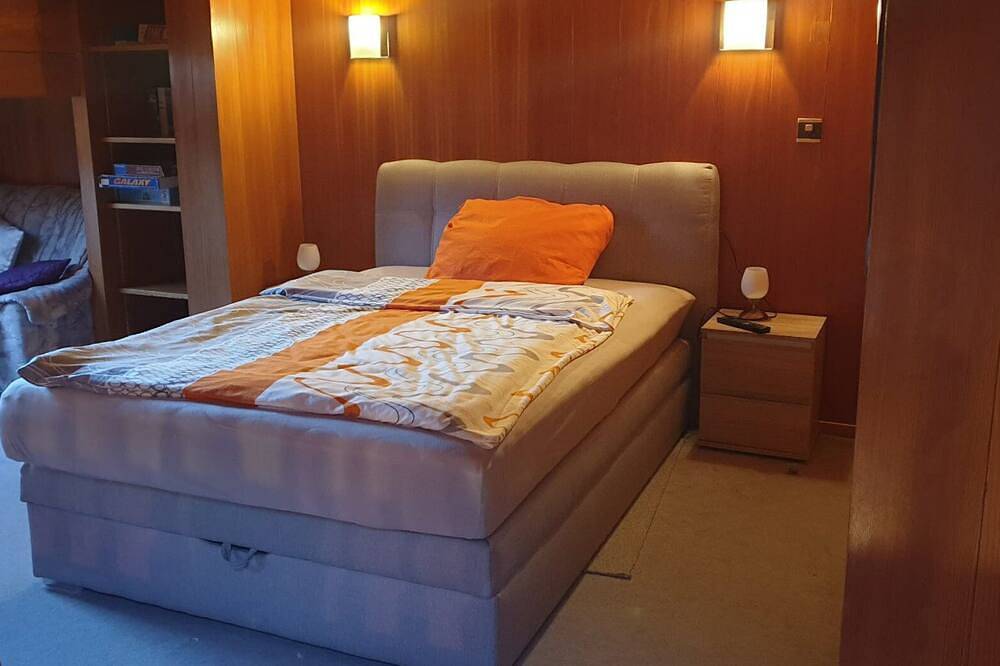 Ganzes Chalet von 125m², 70m bis Gondelstation, 2.5 Zimmer, 2 Bäder, Kamin in Grächen, Walliser Alpen