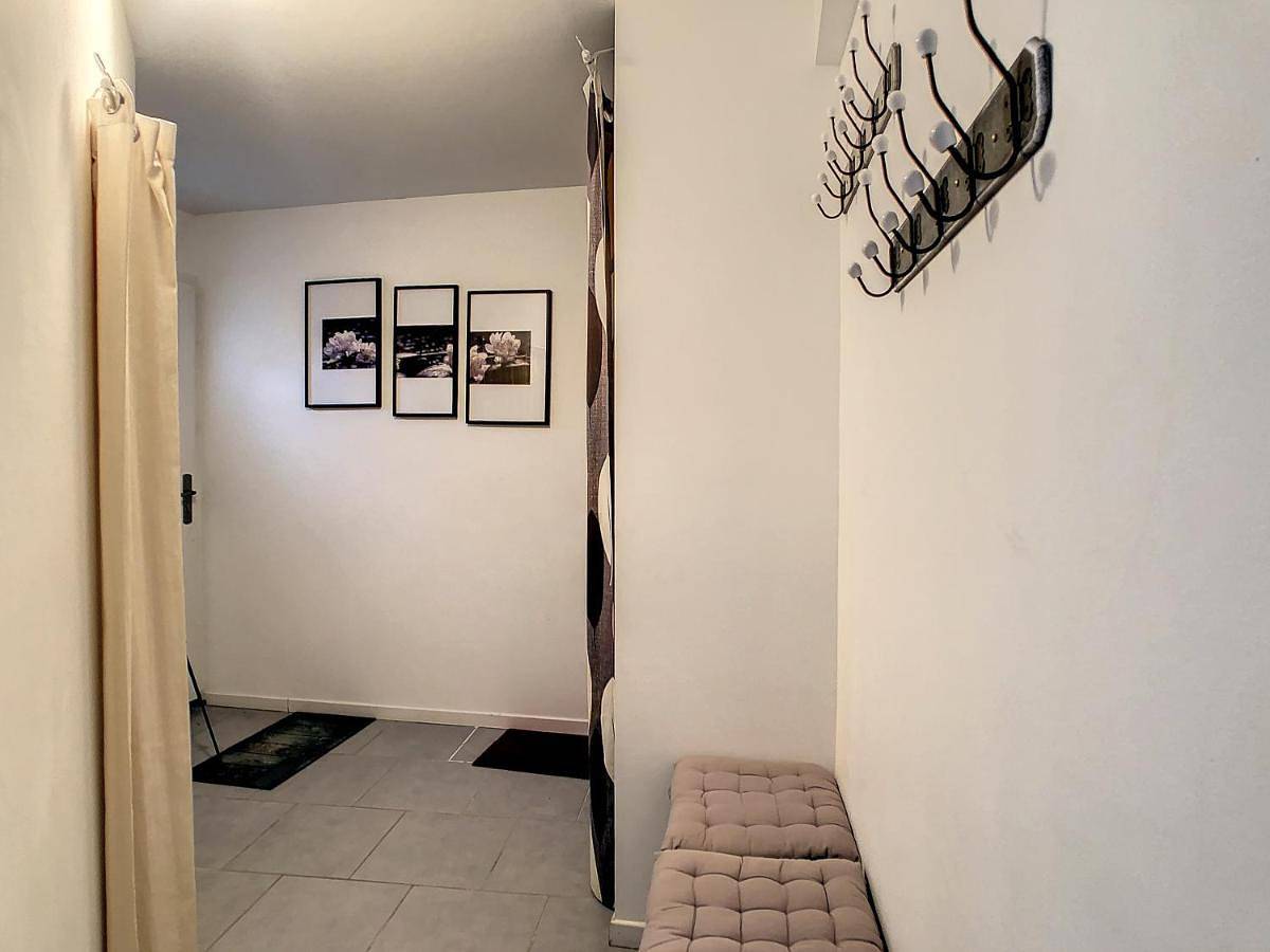 Three-Bedroom House in Salles-sur-Mer, Région de La Rochelle