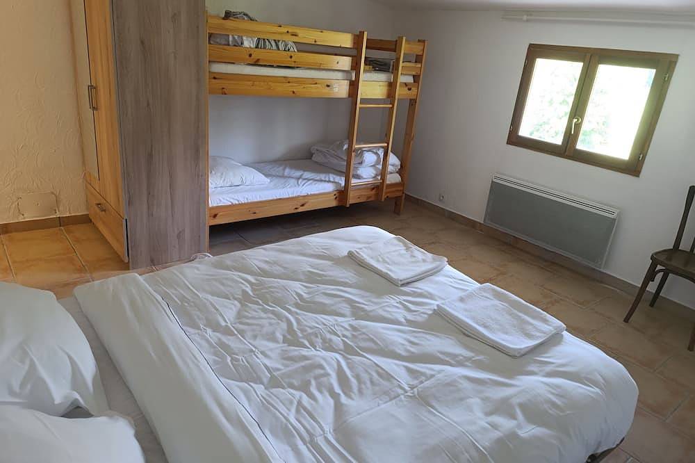 Comfortable room with mountain view. Pets allowed  in Le Vernet (Alpes-de-Haute-Provence), Alpes de Alta Provenza