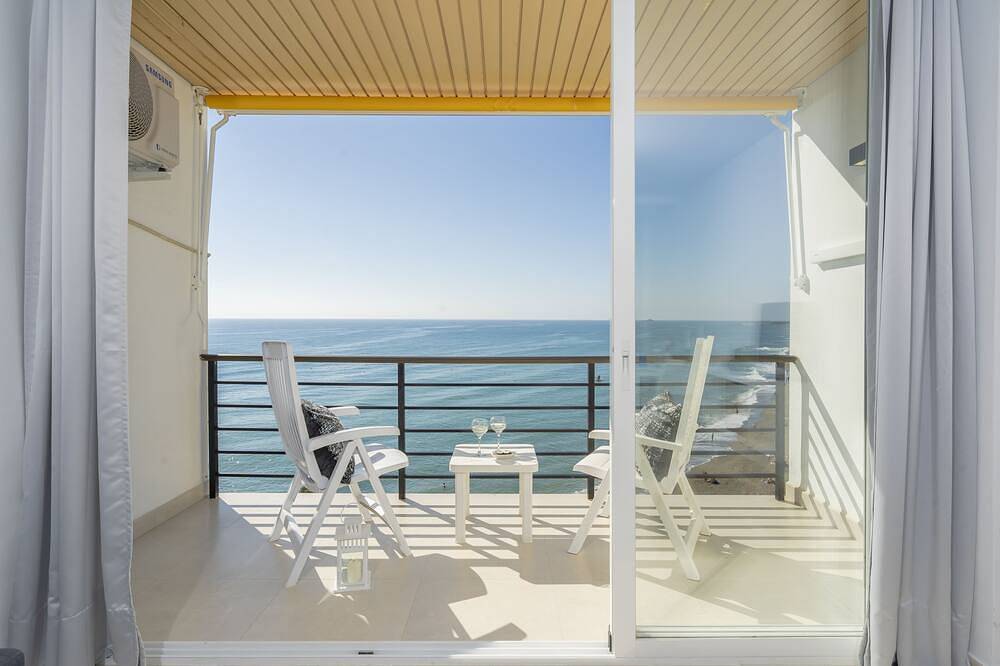 Entire apartment, Studio in 1 line beach Carihuela Castill Santa Clara Wifi Swimming pool elevator in La Carihuela, Torremolinos