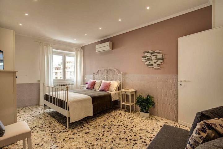 Gîte pour 8 personnes, avec Balcon dans Ostie - 4