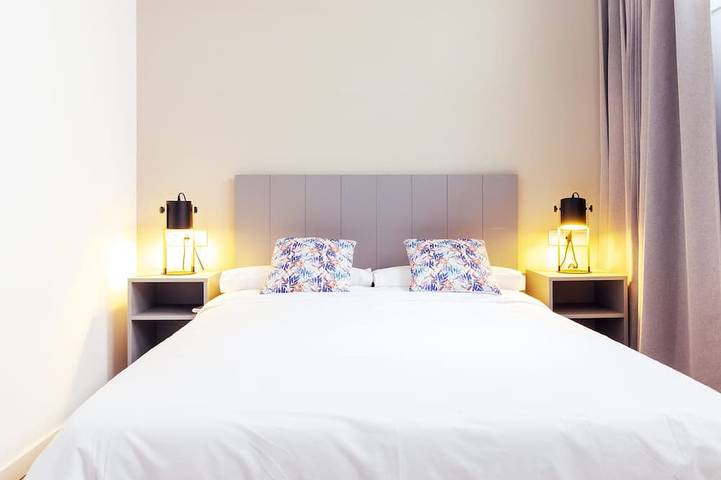 Ganze Wohnung, Apartment-Eigenes Badezimmer-Strassenblick in Mérida, Badajoz Provinz
