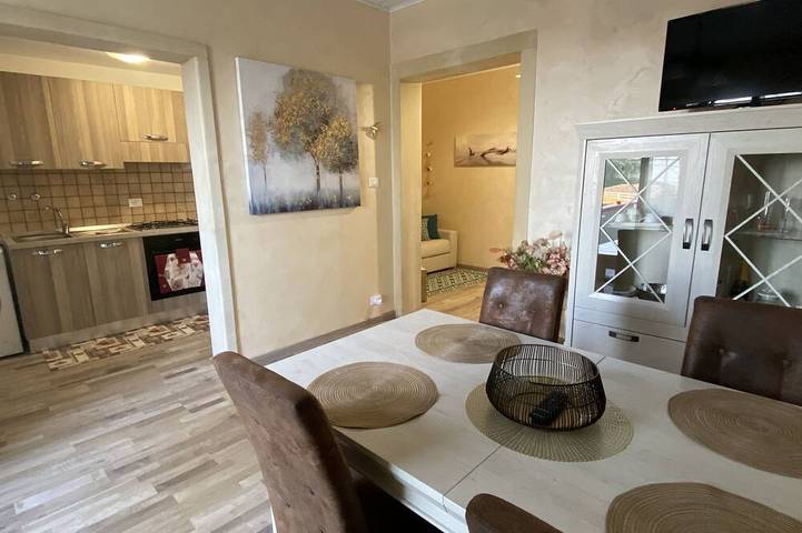 Casa vacanza per 3 persone, con balcone e giardino in Pedara