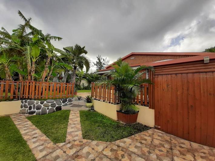 Gîte pour 4 personnes, avec terrasse dans Piton de la Fournaise - 2