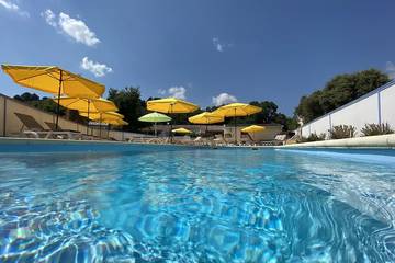 Location de vacances pour 5 personnes, avec terrasse et jardin à Allemagne-en-Provence