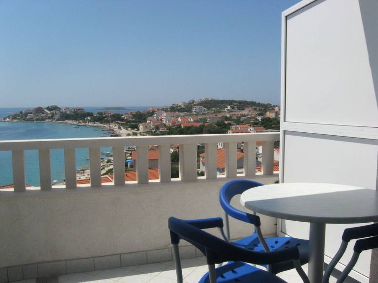 Cijeli apartman, Mit Blick auf das Wasser in Sevid, Splitsko-dalmatinska županija
