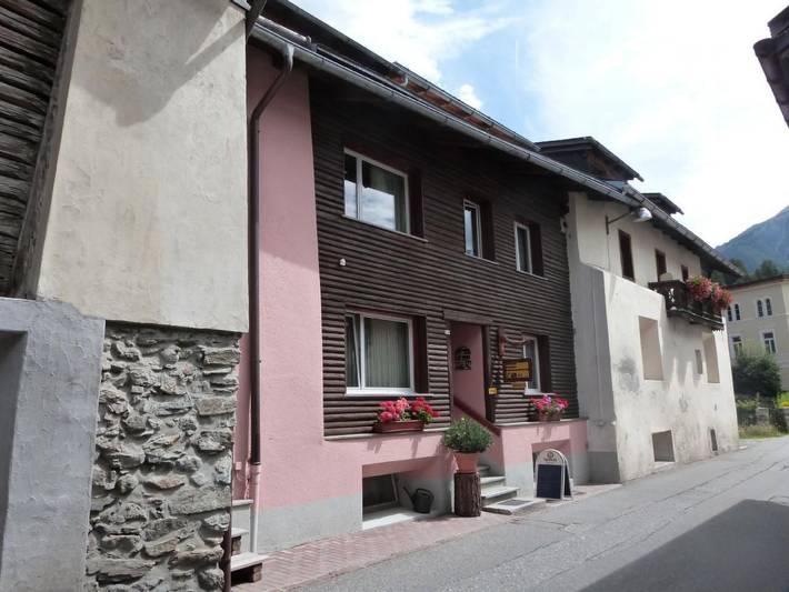 Ferienwohnung für 4 Personen, mit Garten in Zernez