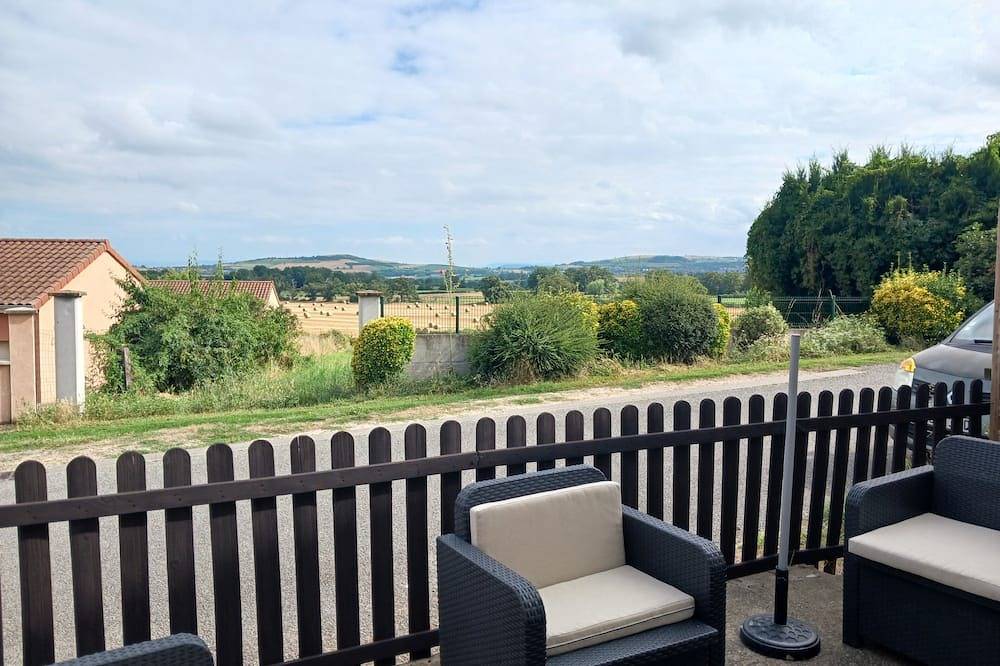 Comfortable village house in a quiet street  in Jozerand, Riom en omgeving