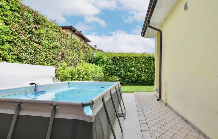 Appartement de luxe avec piscine, jardin et WiFi : Lido di Camaiore | 2km du centre ville in Camaiore, Riviera Italienne