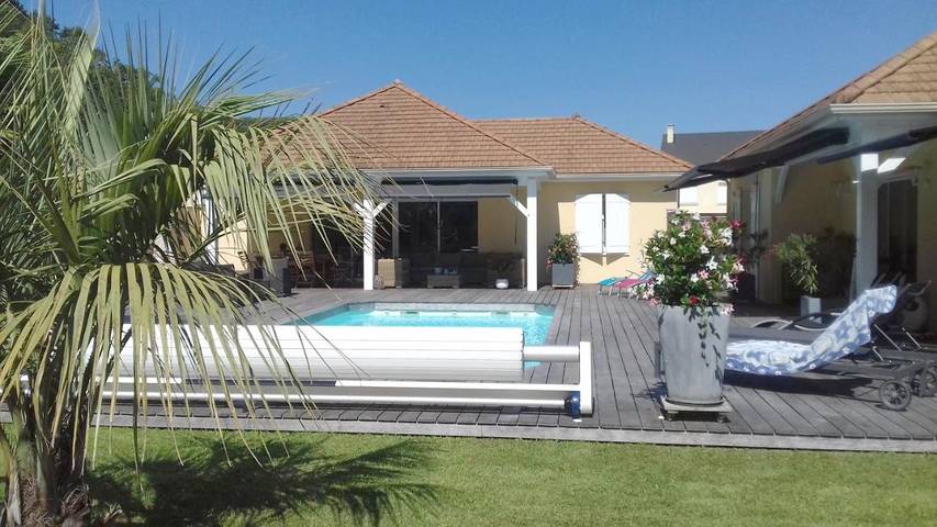 Cottage pour 2 personnes, avec vue ainsi que jardin et piscine à Narcastet