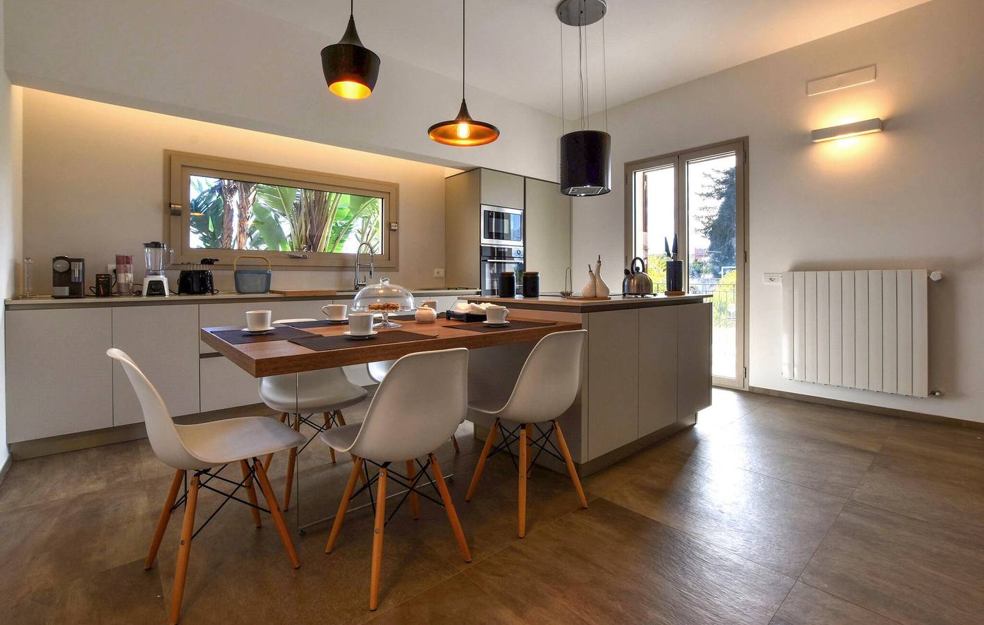 Cozy Apartment with AC, Parking & Terrace 1km from Beach in Palermo Province