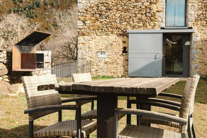 Maison de campagne pour 4 personnes, avec vue et jardin, animaux acceptés à Pardines