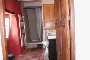 Gîte pour 6 personnes, avec piscine et terrasse à Notre-Dame-de-la-Rouvière