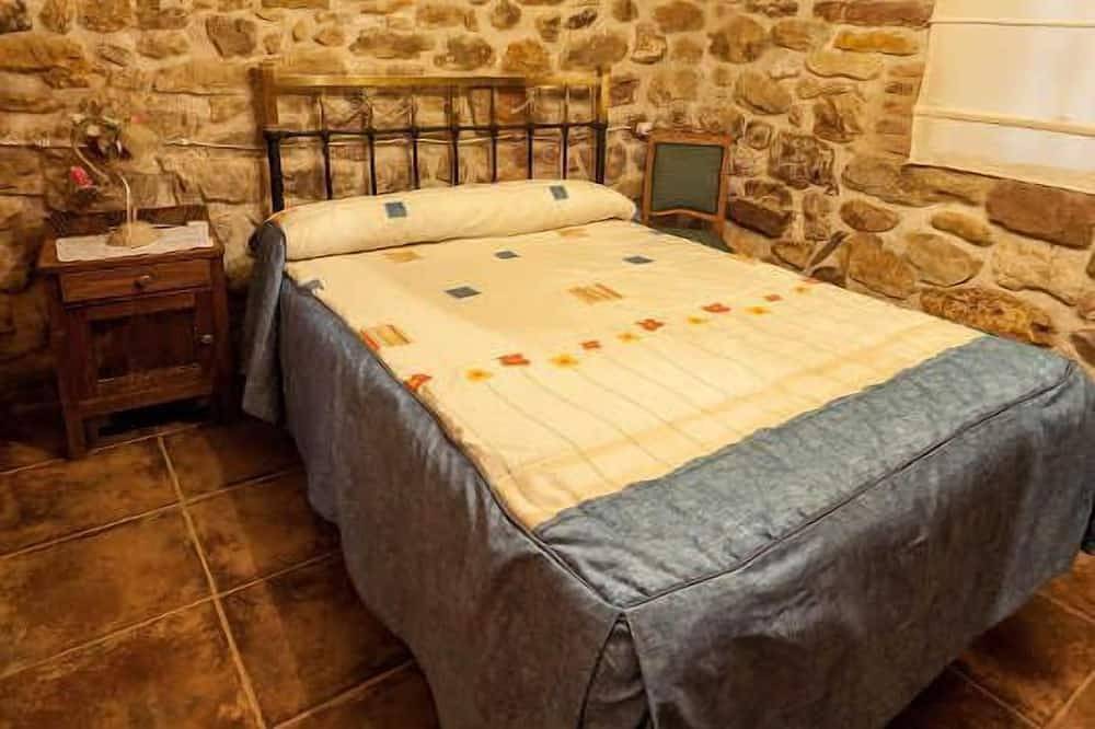 The Shelter. The Houses of Valdepielago, the Puerta del Paraiso. in Valdepiélago, Cordillera Cantábrica