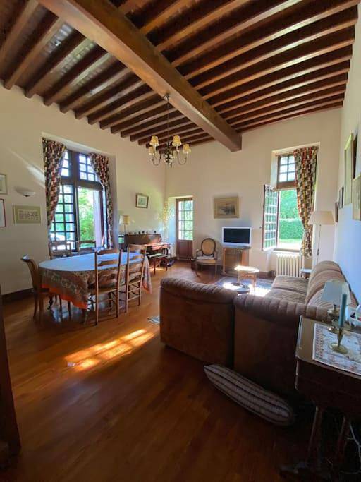 Location de vacances pour 4 personnes, avec vue et jardin à Aubie-et-Espessas - 3