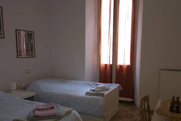 Appartamento intero, \"Libiam ne' lieti calici\" dimora ai piedi del Torrazzo dedicato alla musica. in Cremona, Provincia di Cremona