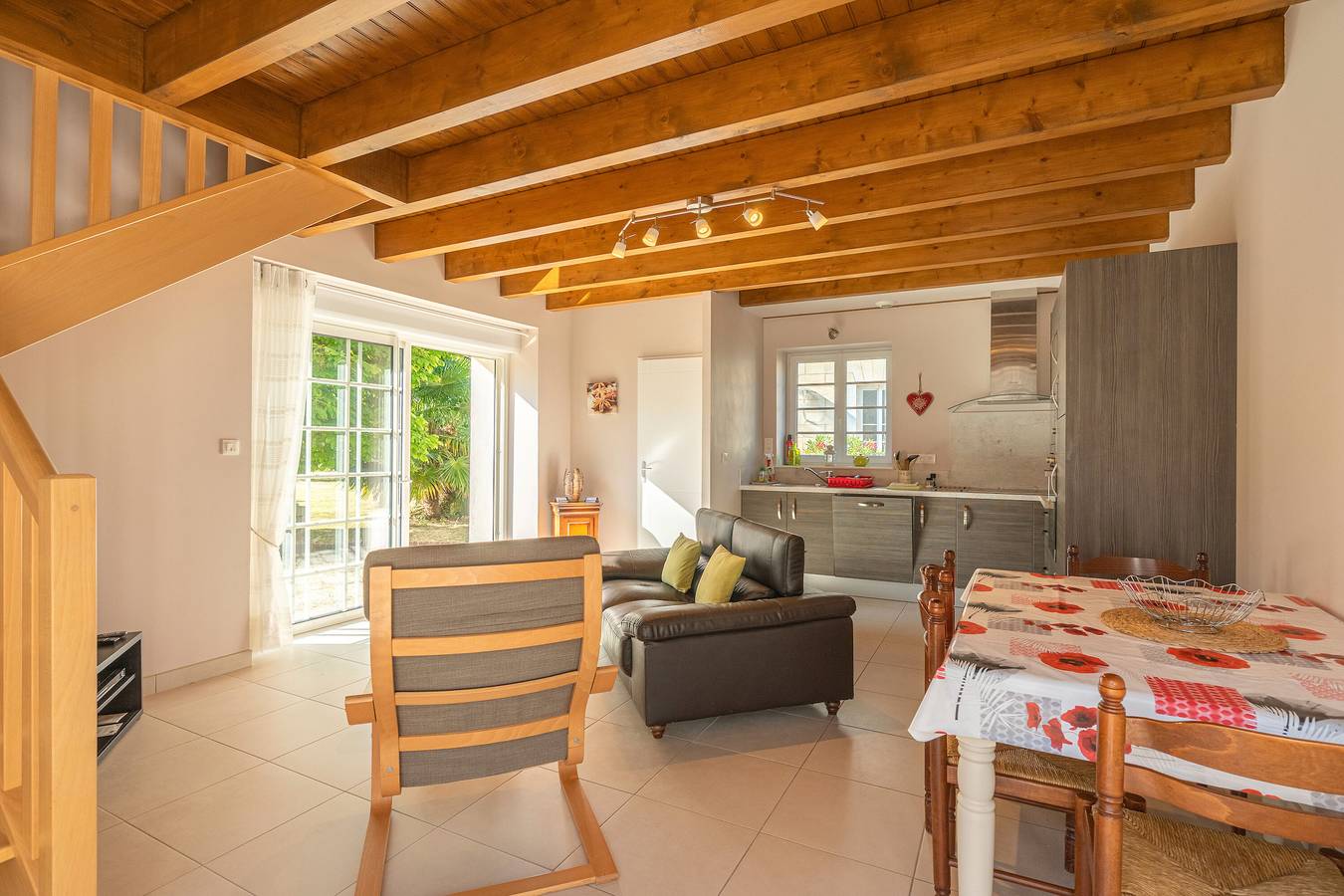 Holiday Home 'Pervenche' with Shared Pool, Private Terrace and Wi-Fi in Saint-Seurin-de-Palenne, Saintes region