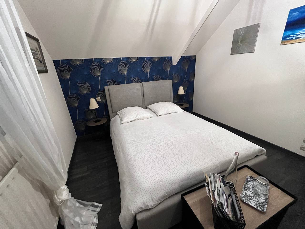 Chambre « Pause Tranquille - Chambre 2 » avec terrasse partagée, jardin partagé et Wi-Fi in Sablé-sur-Sarthe, Sarthe