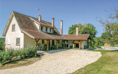 Gîte pour 10 personnes, avec terrasse et jardin à Eyliac