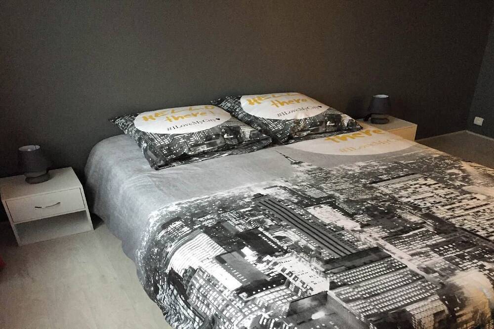 Entire apartment, Grand Parc Apartment - 65m2 - 2 Bedrooms in Châteauroux, Châteauroux region