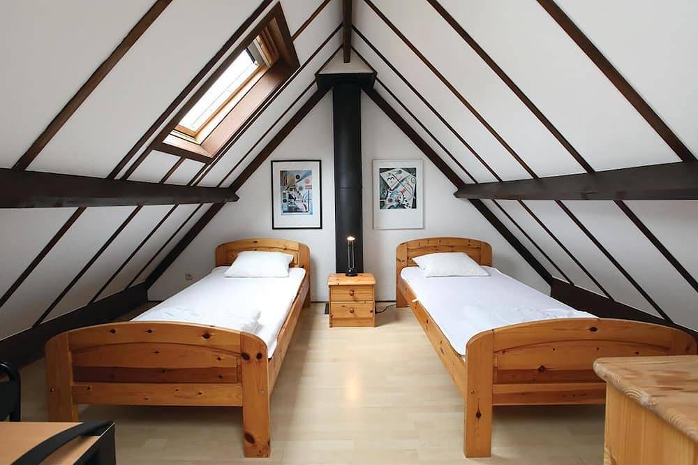Pet friendly home in Bredene with swimming pool in Bredene, Côte belge