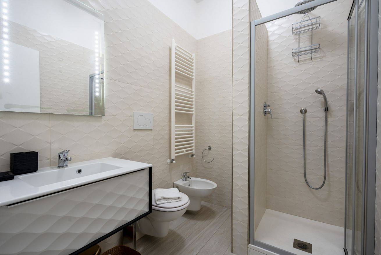 Apartamento entero, Terra | 2-Bedroom Suite with Shared Kitchen & Balcony – Seafront Location in Polignano a Mare, Region de Bari