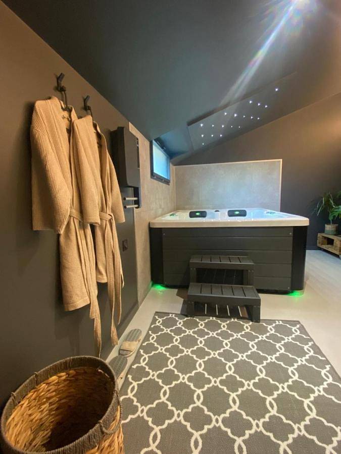 Chalet para 2 personas, con terraza y jacuzzi - 1