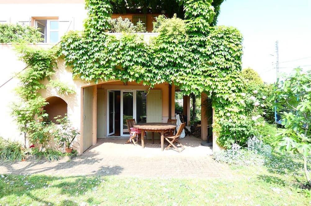 Le Chantegrillet: Large studio + quiet garden in Sainte-Foy-lès-Lyon, Rhône