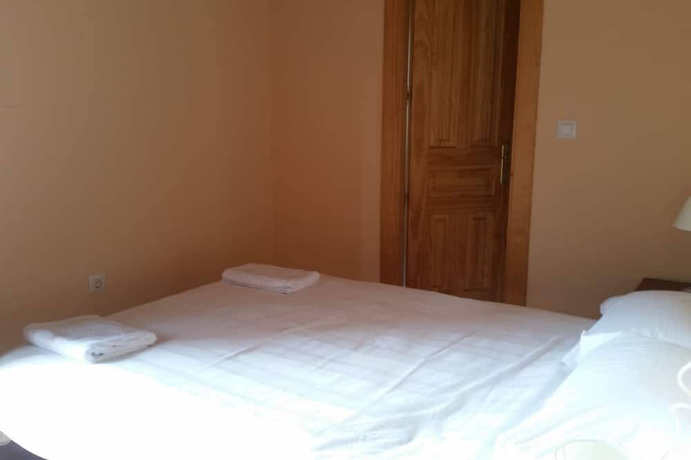 Charming cottage with amazing views in a quiet mountain village in Amieva, Lakes of Covadonga