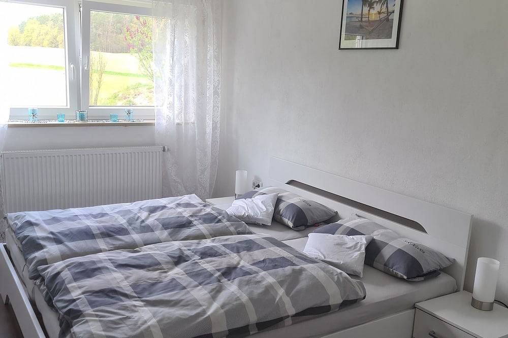 Ganze Wohnung, Ferienwohnung Sonnenblick in ländlicher Idylle in Neudrossenfeld, Frankenalb
