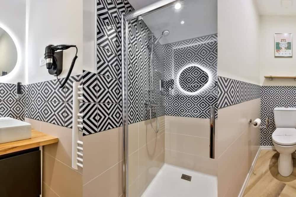 Entire apartment, Elegant Studio with Private Terrace near Périgueux Historic Center in Périgueux, Périgord Blanc