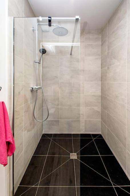 Location de vacances pour 6 personnes, avec jardin ainsi que vue et piscine, animaux acceptés à Sibiril - 4