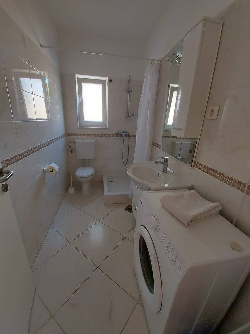 Ganze Wohnung, One-bedroom apartment on the ground floor in Primosten, Šibenik-Knin