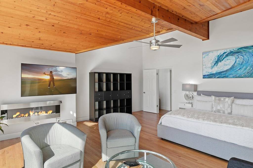 Sunset Villa: Upscale Three Bedroom Three Bath with Ocean Views in Pebble Beach, Monterey County