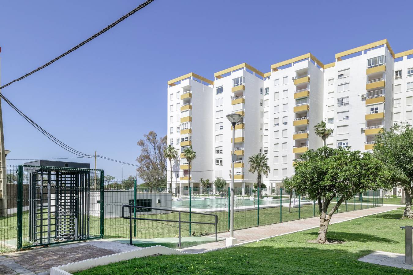 Ganze Wohnung, Apartment 'Valdelagrana Playa Y Piscina' mit Gemeinschaftspool, privater Terrasse und Wlan in Valdelagrana, El Puerto de Santa María
