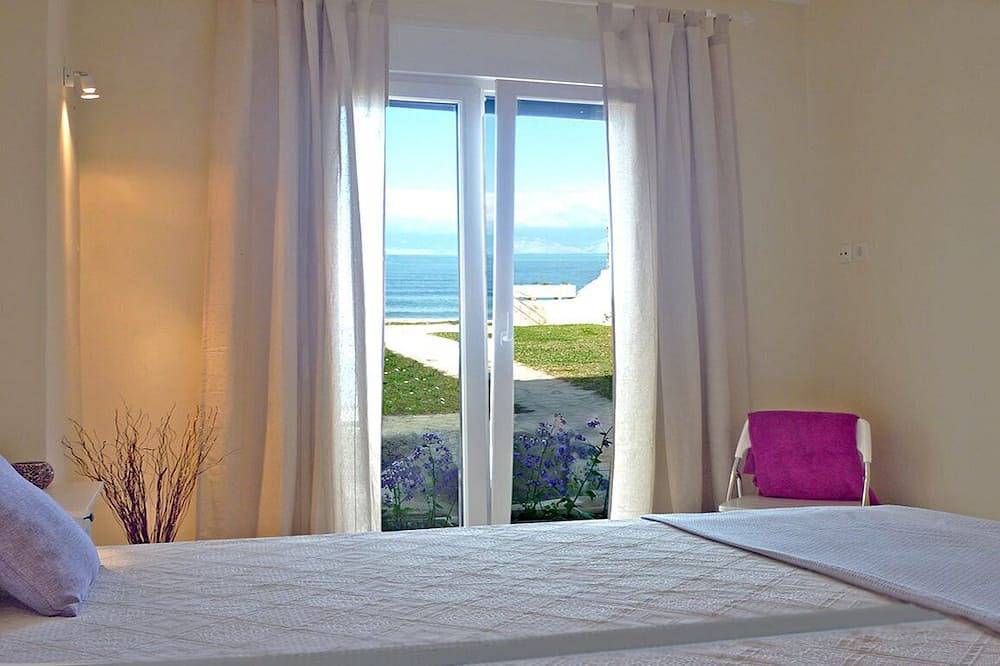 Ganze Wohnung, Beach Front, Directly On The Beach, Ground Floor Apartment -\"Sea\" in Acharavi, Korfu