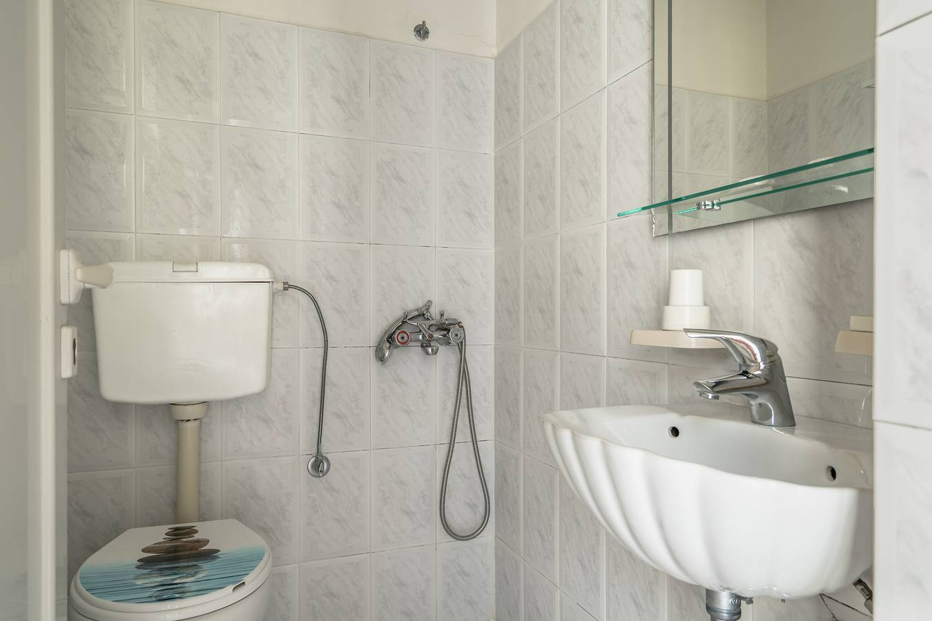 Entire studio, Studio Apartment 'Angela Partial Sea View 5' with Sea View, Wi-Fi and Air Conditioning in Kefalonia