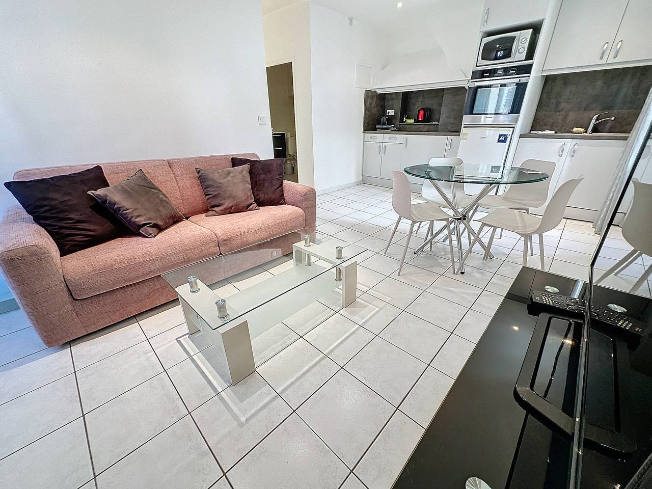 Hel lejlighed, Central 1 bedroom Riouffe 206 2 mins from Palais in Cannes, Middelhavskysten (Frankrig)