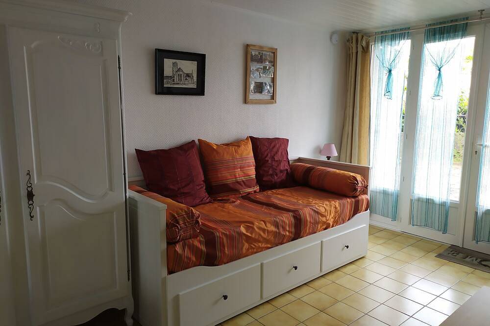 Apartamento entero, Alojamiento cálido y acogedor cerca del centro de la ciudad. in Bourg-en-Bresse, Región de Bourg-en-Bresse