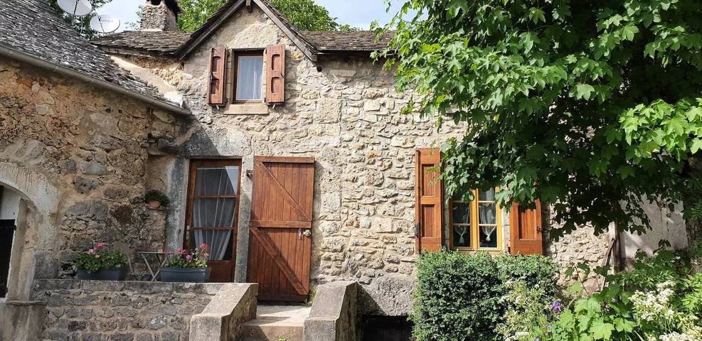 Gîte pour 5 personnes, avec Terrasse ainsi que Jardin et Piscine