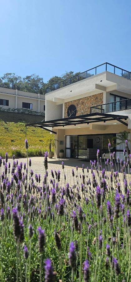Pousadas para 2 pessoas, com piscina e vista e ainda jardim, com animais de estimação em Serra Negra