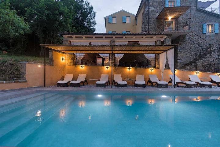 Schöne istiranische Villa für bis zu 12 Gäste mit privatem Pool in Livade, Općina Oprtalj