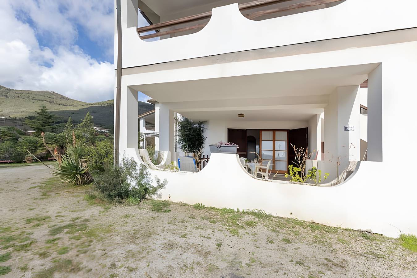 Ganze Wohnung, Ferienwohnung 'Bilo Nr 14' mit Bergblick, privater Terrasse und Gemeinschaftsgarten in Lacona, Capoliveri