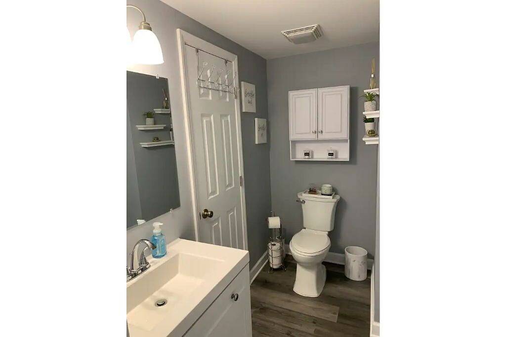 Stylish One Bedroom home 5 min away from Downtown. in Greensboro, Guilford County