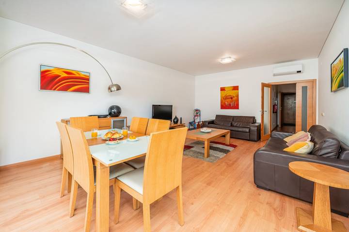 Ganze Wohnung, Apartment 'Buzios - By Staywise' mit Gemeinschaftspool, Wlan und Klimaanlage in Praia da Rocha, Portimão