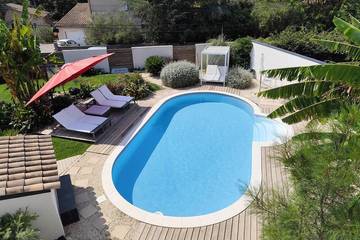 Location de vacances pour 8 personnes, avec terrasse ainsi que piscine et jardin à Nages-et-Solorgues