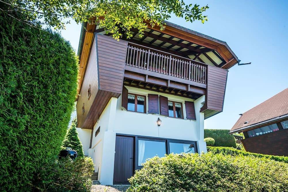 Chalet with a view over Lake Geneva in Thollon-les-Mémises, Thonon-les-Bains region