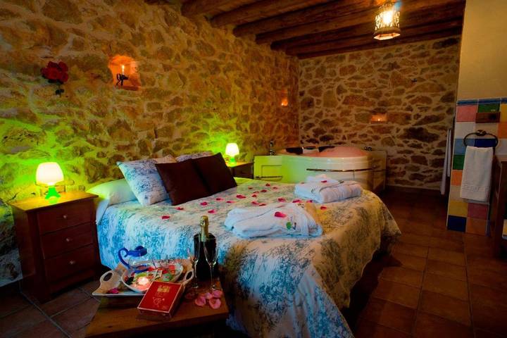 Casa rural para 2 personas, con Terraza y Jacuzzi además de Jardín y Piscina en Villar de Canes