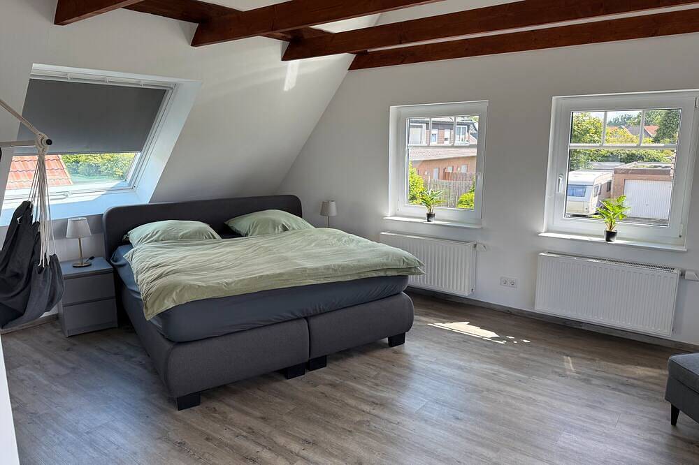 Ferienhaus 'Neeborg' mit privater Terrasse, privatem Garten und Wlan in Zetel, Südliche Nordseeküste