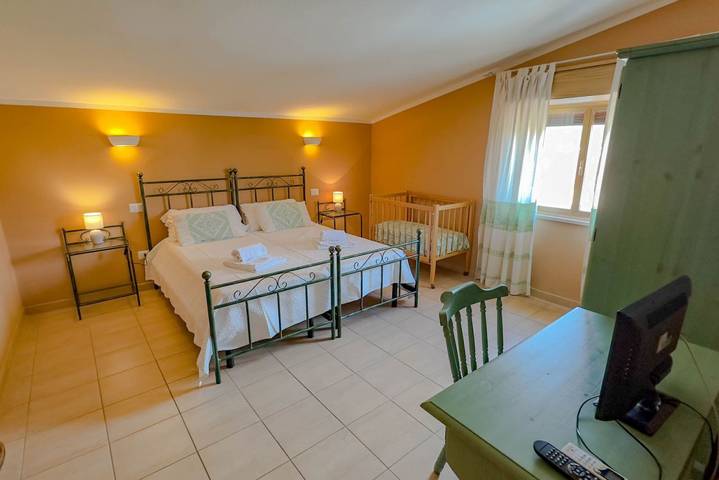 Gîte pour 2 personnes, avec Jardin à Bosa Marina